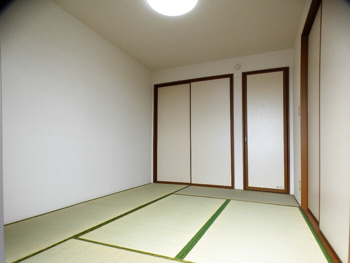 ウィルモア床波B棟の和室