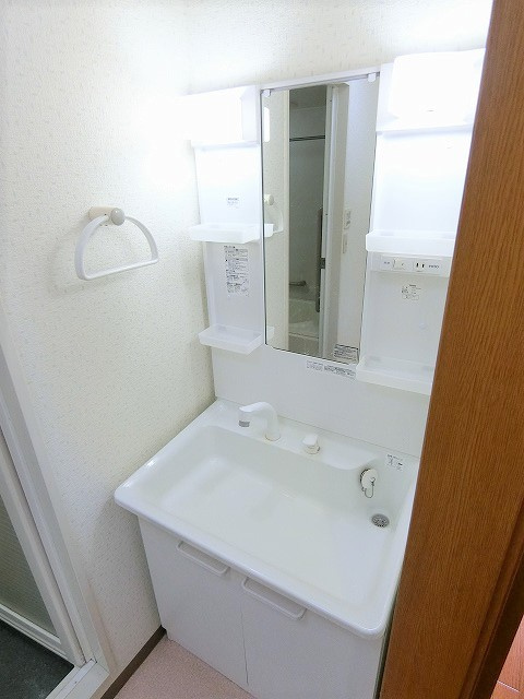 グランシャトーカワシマの独立洗面台|※別部屋のイメージ写真です。