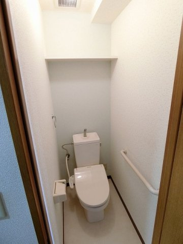 グランシャトーカワシマのトイレ|※別部屋のイメージ写真です。