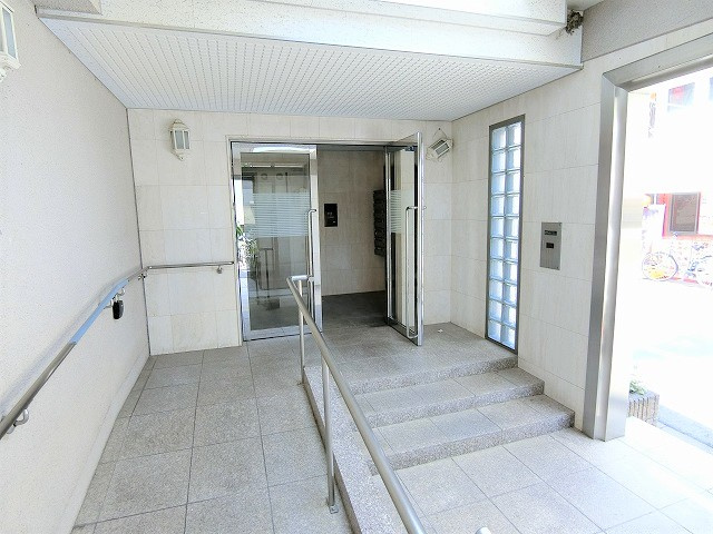 グランシャトーカワシマのエントランス