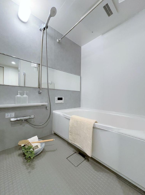 ヴィルヌーブ港南台Ⅱ/ルーフバルコニーの浴室