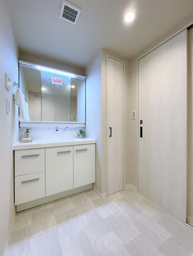 ヴィルヌーブ港南台Ⅱ/ルーフバルコニーの独立洗面台