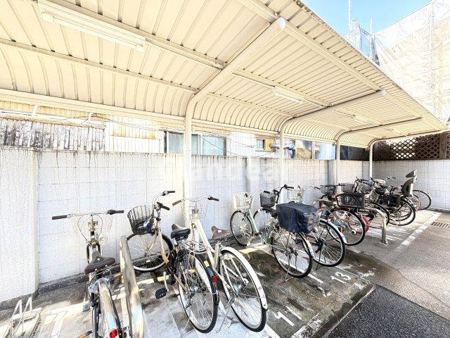 エンゼルハイム鹿浜第八の駐輪場|ドキドキの新生活も、安心してスタート。ぴったりの住まいを見つけませんか？クランディアが一緒に住まい選びをサポートします‼　まずは、お気軽にお問合せください　＃クランディア