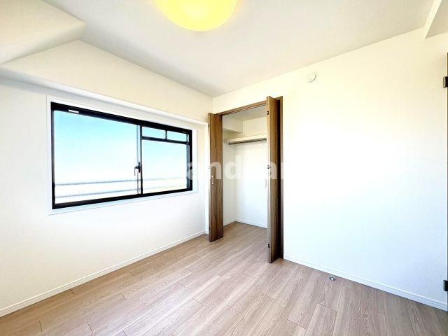 エンゼルハイム鹿浜第八の洋室|ドキドキの新生活も、安心してスタート。ぴったりの住まいを見つけませんか？クランディアが一緒に住まい選びをサポートします‼　まずは、お気軽にお問合せください　＃クランディア