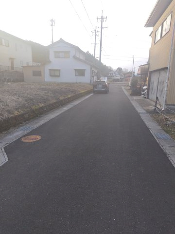 ６６５５１　山県市西深瀬土地の前面道路含む現地写真