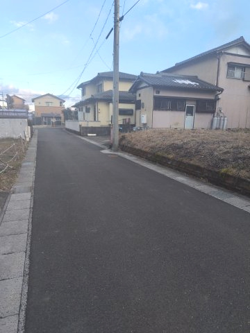 ６６５５１　山県市西深瀬土地の前面道路含む現地写真