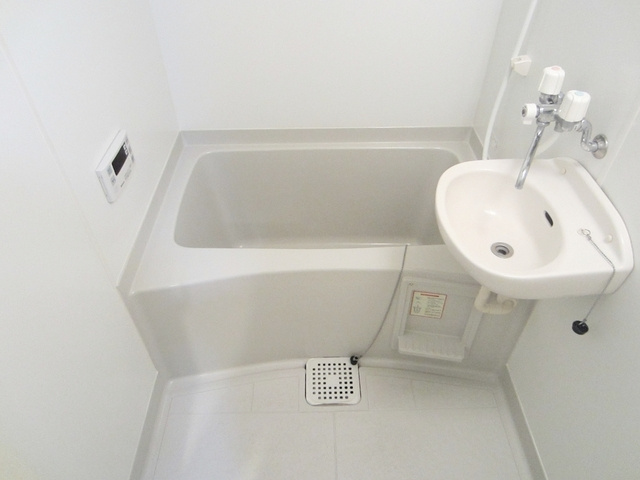 ボアキャトル王子の浴室|洗面台付きの二点ユニットバスです