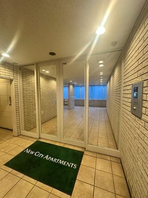 ニューシティアパートメンツ亀戸のエントランス