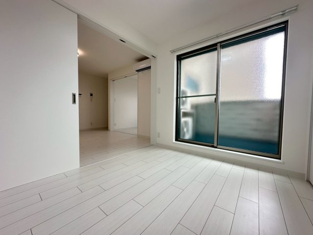 リガロ吹田の洋室