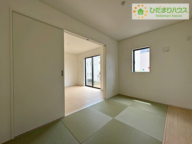東海村村松第6　新築戸建　1号棟の和室|リビングと隣り合わせにある和室は合わせて22帖！扉を閉めれば、来客用の部屋として使えます♪