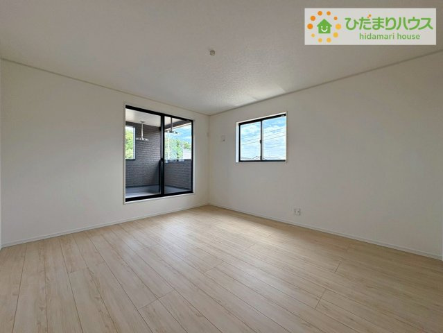東海村村松第6　新築戸建　1号棟の洋室|バルコニーに面していて、たっぷり光りの入る明るい主寝室です！