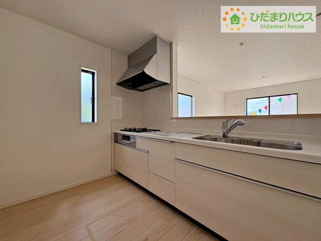 東海村村松第6　新築戸建　1号棟のキッチン|カウンターは少し高くなってますので、手元が隠れて来客からは見えにくくなってます♪