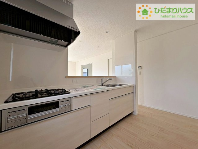 東海村村松第6　新築戸建　1号棟のキッチン|3口コンロでお料理する時間も短くなりそうですね(*‘∀‘)