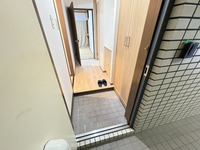 新潮通り一番館の玄関