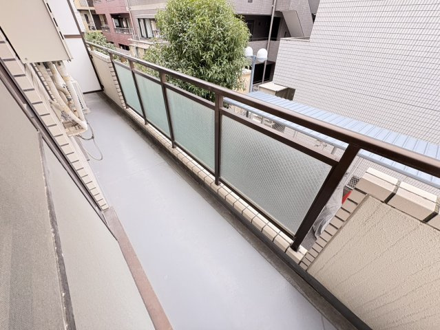 新潮通り一番館のバルコニー