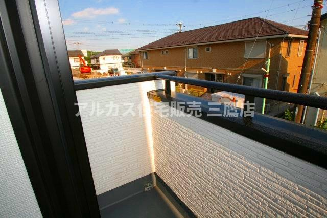 中央線 吉祥寺駅 バス13分 天神前停歩5分 三鷹市北野3丁目 新築戸建のバルコニー