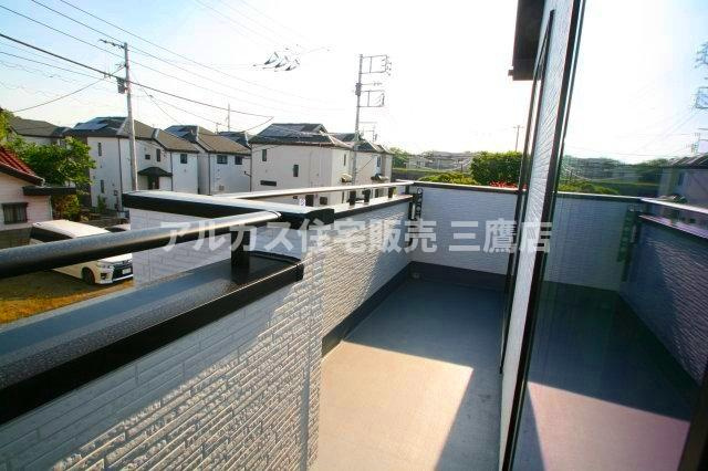中央線 吉祥寺駅 バス13分 天神前停歩5分 三鷹市北野3丁目 新築戸建のバルコニー