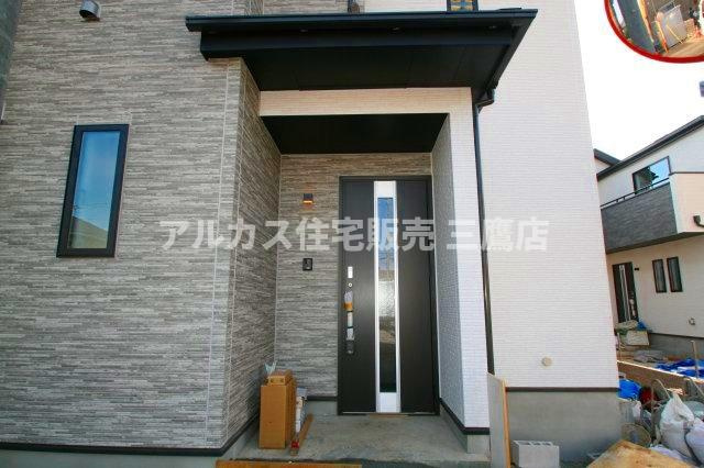 中央線 吉祥寺駅 バス13分 天神前停歩5分 三鷹市北野3丁目 新築戸建の玄関