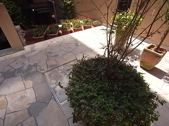 ヒルコート鳥見のエントランス