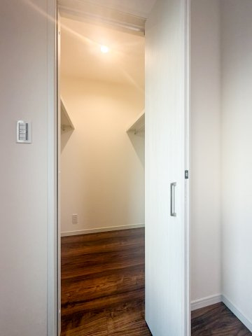 グラシアベル　Ⅱ棟の収納|ウォークインクローゼット