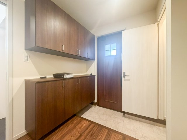 グラシアベル　Ⅱ棟の玄関|明るい玄関です