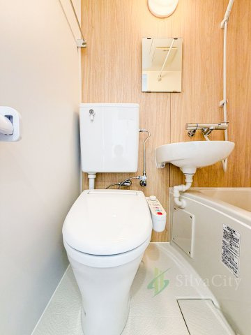 茅場町スカイハイツの浴室|トイレ温水便座機能付