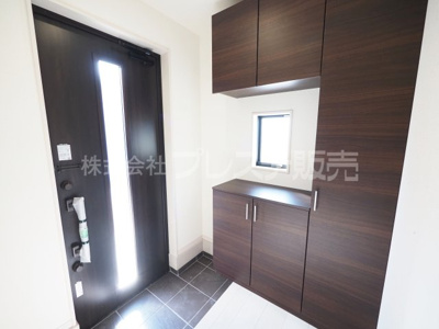  | 奈良市杏町の新築一戸建 全３区画 | 現地写真（H－３号地玄関）電子ロック＆ディンプルキーを標準装備！