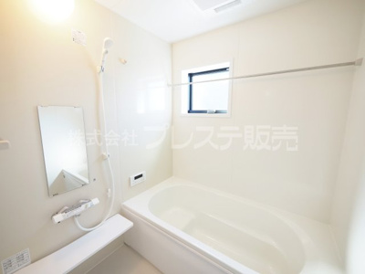【浴室】 | 奈良市杏町の新築一戸建 全３区画 | 現地写真（H－３号地浴室）浴室暖房乾燥機を標準装備！