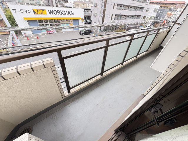 新潮通り一番館のバルコニー