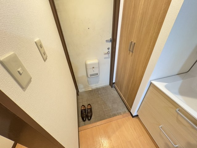 新潮通り一番館の玄関