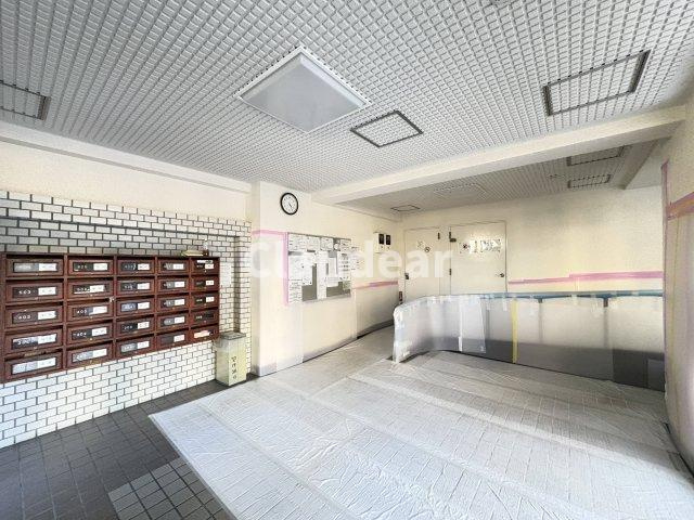 お花茶屋ローヤルコーポのロビー|ドキドキの新生活も、安心してスタート。ぴったりの住まいを見つけませんか？クランディアが一緒に住まい選びをサポートします‼　まずは、お気軽にお問合せください　＃クランディア