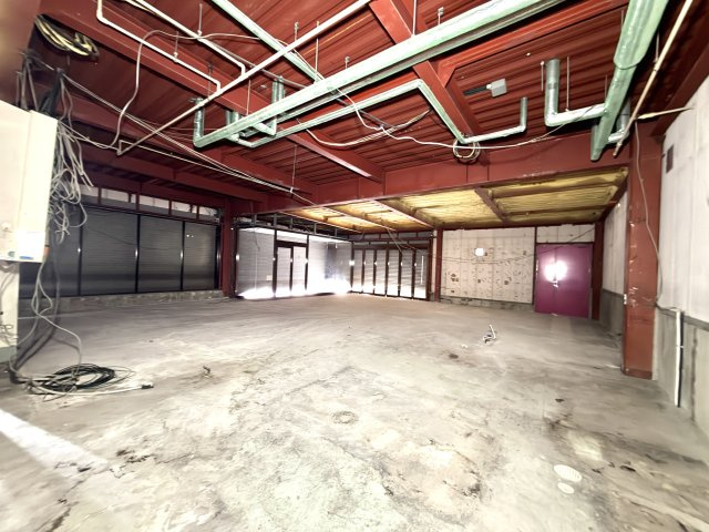 加福通貸店舗の駐車場