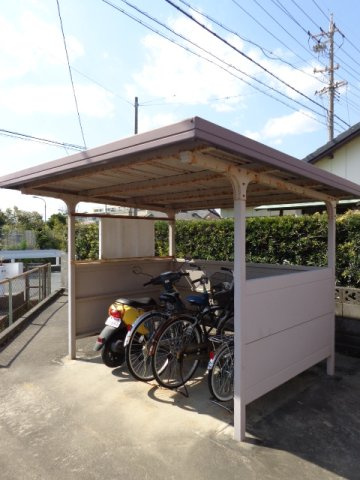 馬郡町4011-2貸家のその他共用部分|駐輪場もあります。