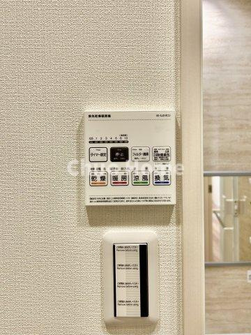 フジハイツの内装|【浴室乾燥機】暖房・冷風・換気・乾燥が可能です。毎日を快適に過ごせるうれしい機能が揃っています。雨の日の洗濯物も安心です。