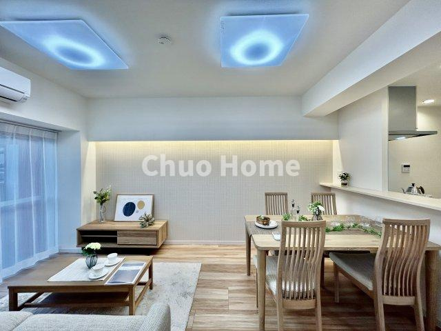 フジハイツのキッチン|視界に広がりを生むオープンなキッチン。料理や片付けをしながら、家族との会話を楽しんだり、リビングで遊ぶ子どもを見守れます。ご見学時には家具の配置などもイメージしながらぜひご覧になって見て下さい。