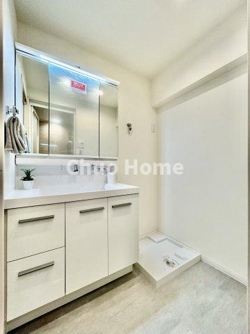 フジハイツのランドリースペース|【ランドリースペース】担当者がスケールを持ち歩いておりますので、ご見学時には現在お使いの洗濯機などがきちんと収まるかなどもチェックして下さい。見学前に測っておくと非常に便利だと思います。