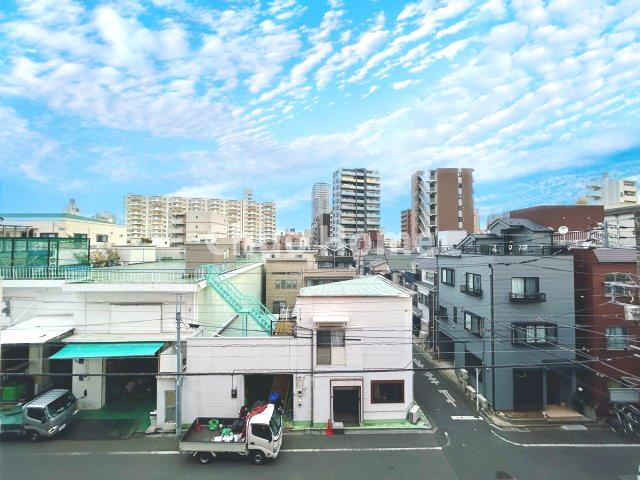 フジハイツの展望|手を伸ばせば、ふれることが出来そうな環境が、そのままインテリアになったような印象です。その豊かな眺望にふさわしい空間には、通風・採光にも優れ、心地よい光と風があふれています