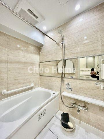 フジハイツの浴室|【バスルーム】暖房換気乾燥機付きシステムバスルーム。暖房・冷風・換気・乾燥など、毎日を快適に過ごせるうれしい機能が揃っています。雨の日の洗濯物も安心です。