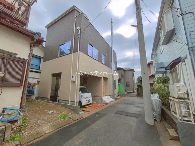 春日部市南4丁目第6期　新築一戸建ての前面道路含む現地写真