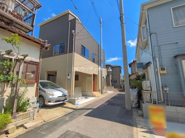 春日部市南4丁目第6期　新築一戸建ての前面道路含む現地写真