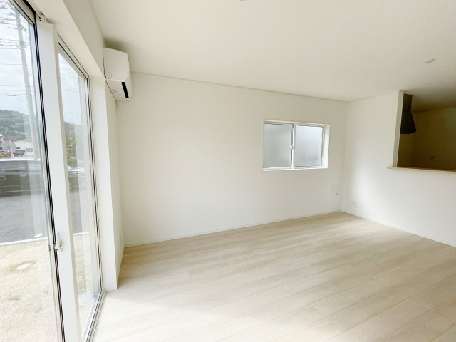 想定年間賃料108万　想定利回り6.03％　木造戸建の居間・リビング