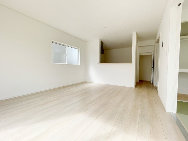 想定年間賃料108万　想定利回り6.03％　木造戸建の居間・リビング