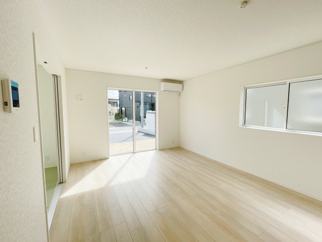 想定年間賃料108万　想定利回り6.03％　木造戸建の居間・リビング