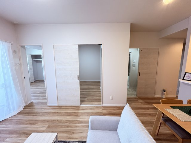 プレミアムコート浦添牧港の居間・リビング