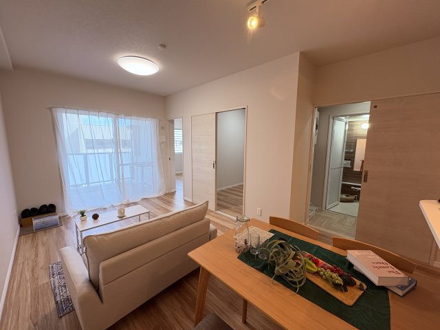 プレミアムコート浦添牧港の居間・リビング