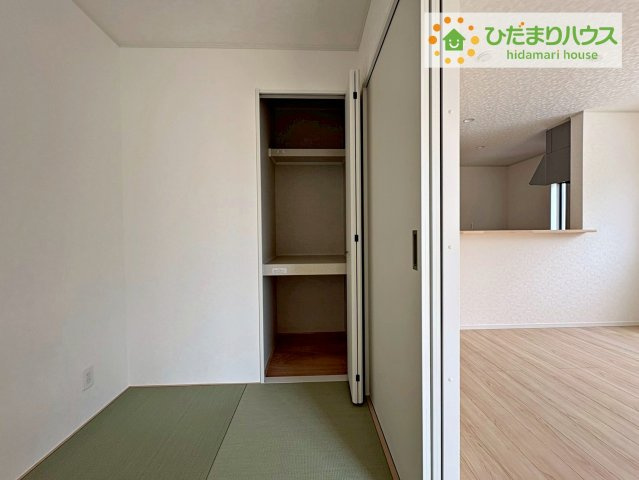 東海村村松第6　新築戸建　2号棟の収納|"和室の収納は横開きクローゼット！
しまった物の出し入れも楽々です(^^)"