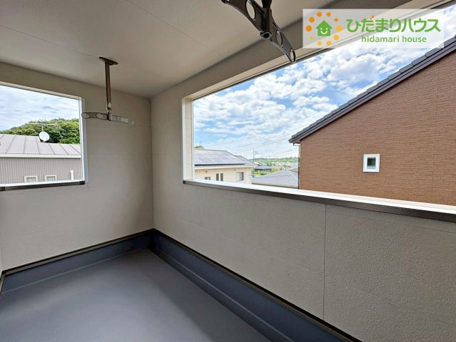東海村村松第6　新築戸建　2号棟のバルコニー|ワイドなバルコニーで、ご家族全員のお洋服もらくらく干せちゃいます( *´艸｀)