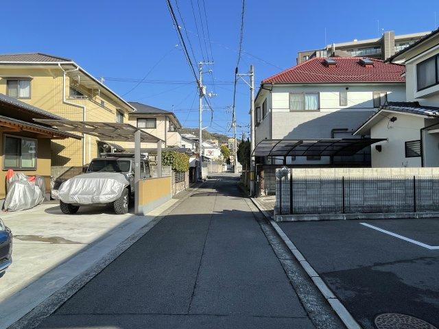 道後緑台土地の前面道路含む現地写真