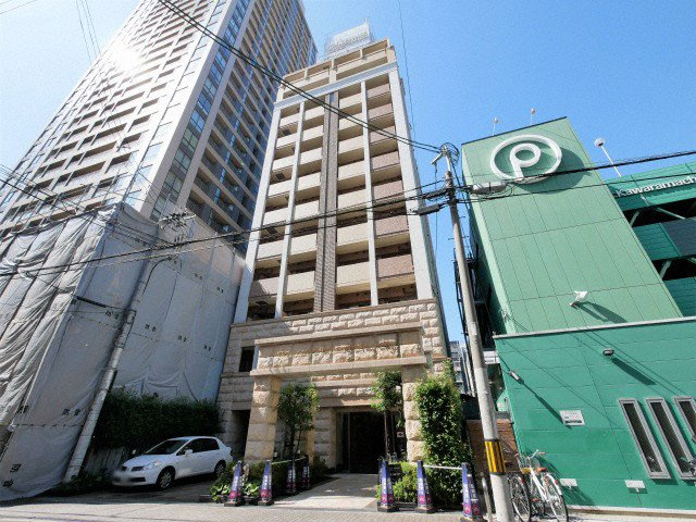 プレサンス本町リアルシティの外観