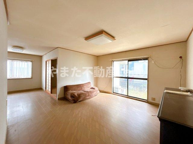 倉吉市虹ヶ丘町中古戸建の居間・リビング